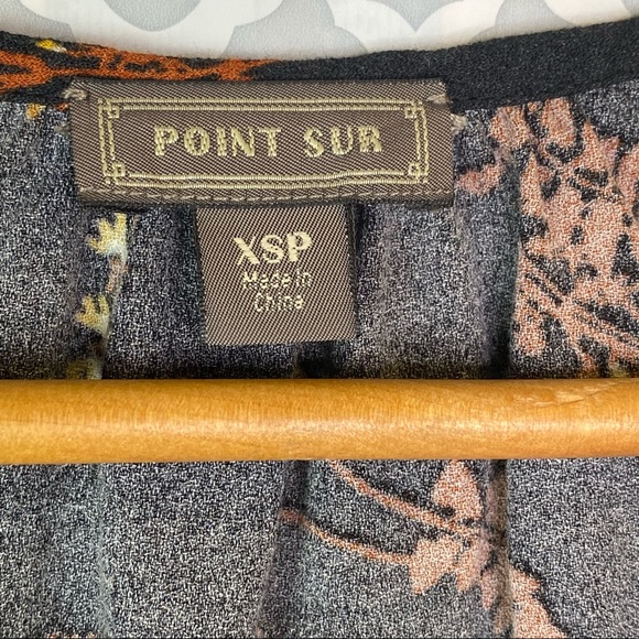 EUC Point Sur Drapey Black Floral Open V neck Top - Picture 6 of 11